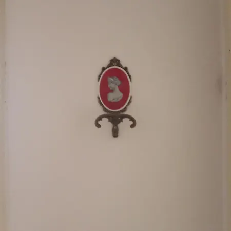 And Lucac Manus Split