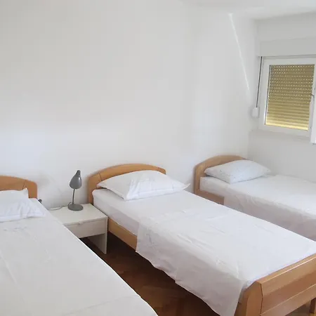 Apartment And Lucac Manus